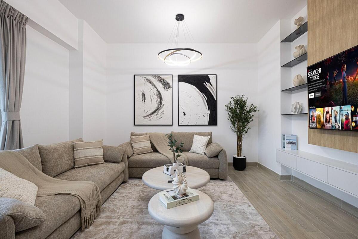 Stylish Waterfront 1BR SeaWorld Views Pool & Gym - 4