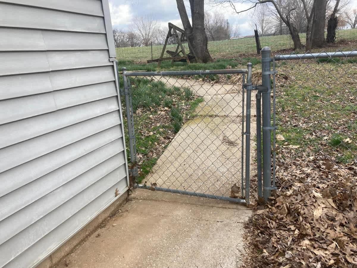 Upper Unit Retreat Pet-Friendly - 2