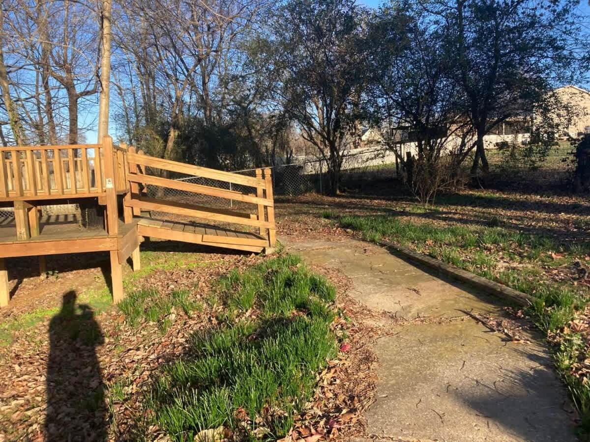 Upper Unit Retreat Pet-Friendly - 3