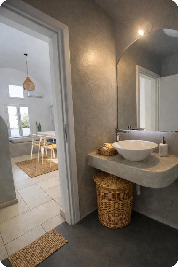 Aether Canava - Heated Pool in the heart of Fira - 3