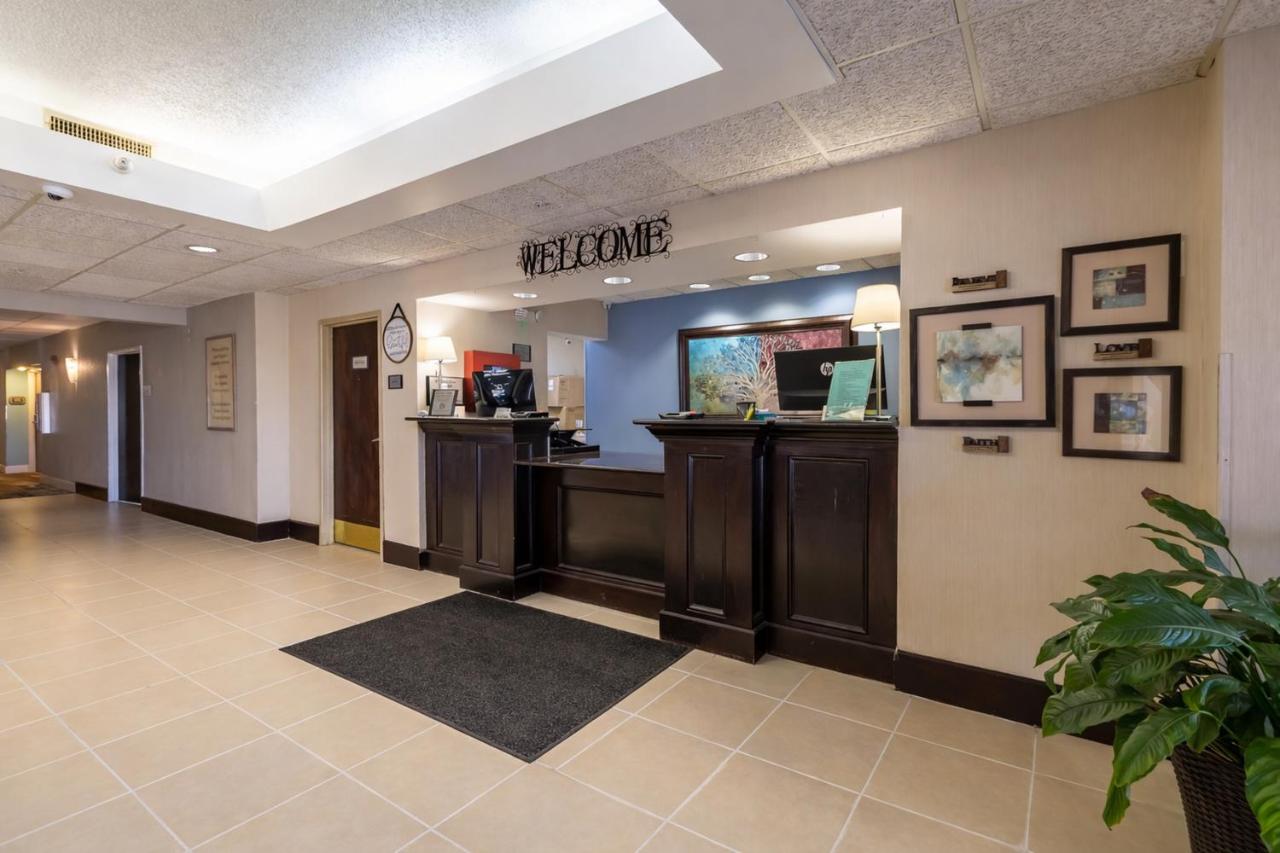 Greenfield Inn & Suites Owensboro, KY Airport — photo 19
