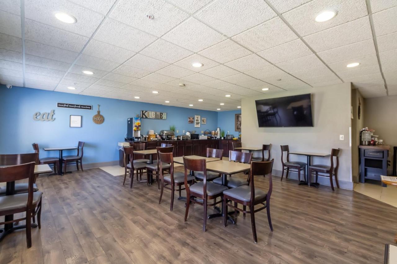 Greenfield Inn & Suites Owensboro, KY Airport — photo 21