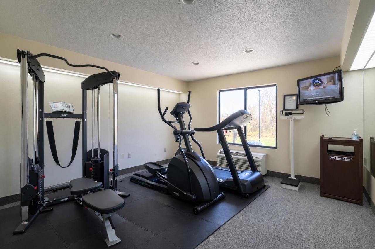 Greenfield Inn & Suites Owensboro, KY Airport — photo 24