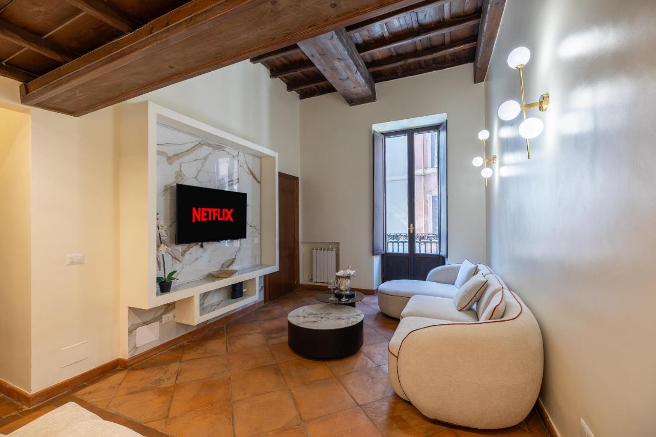 Elegant Design Two Bedroom Apartment near Spanish Steps Rome City Center - 3