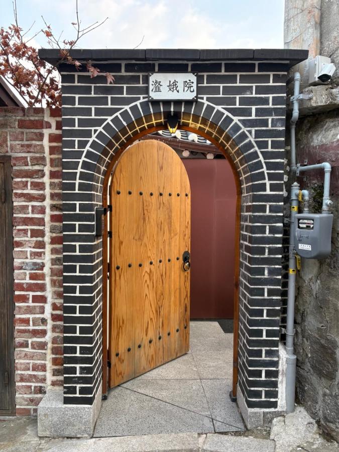 Korea Premium Hanok with Private Jacuzzi in Bukchon Village near Gyeongbokgung, Gwanghwamun, Jongno, Seoul - 3