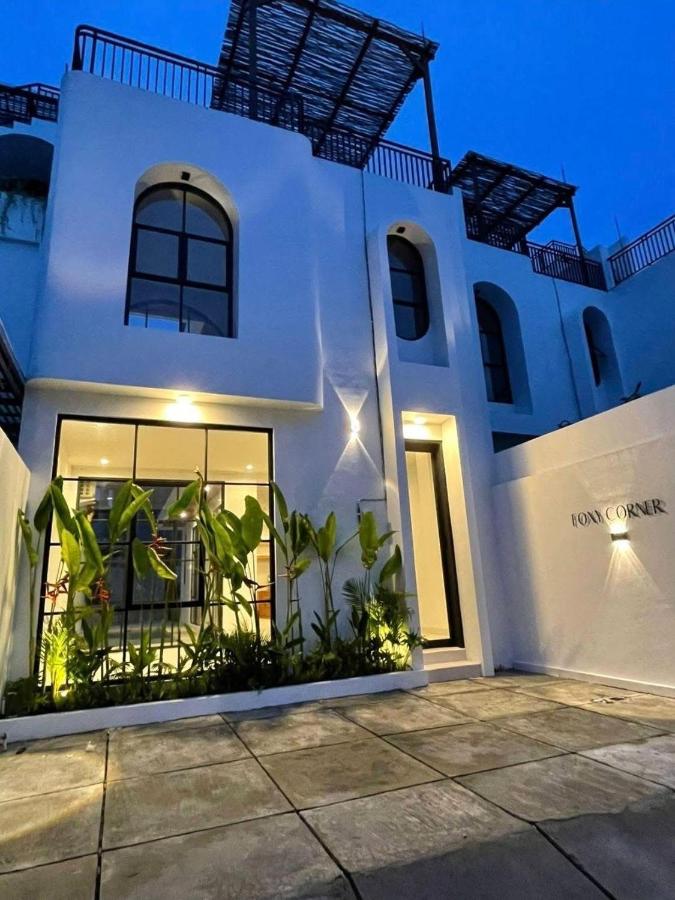 Foxy Corner Villa - 3