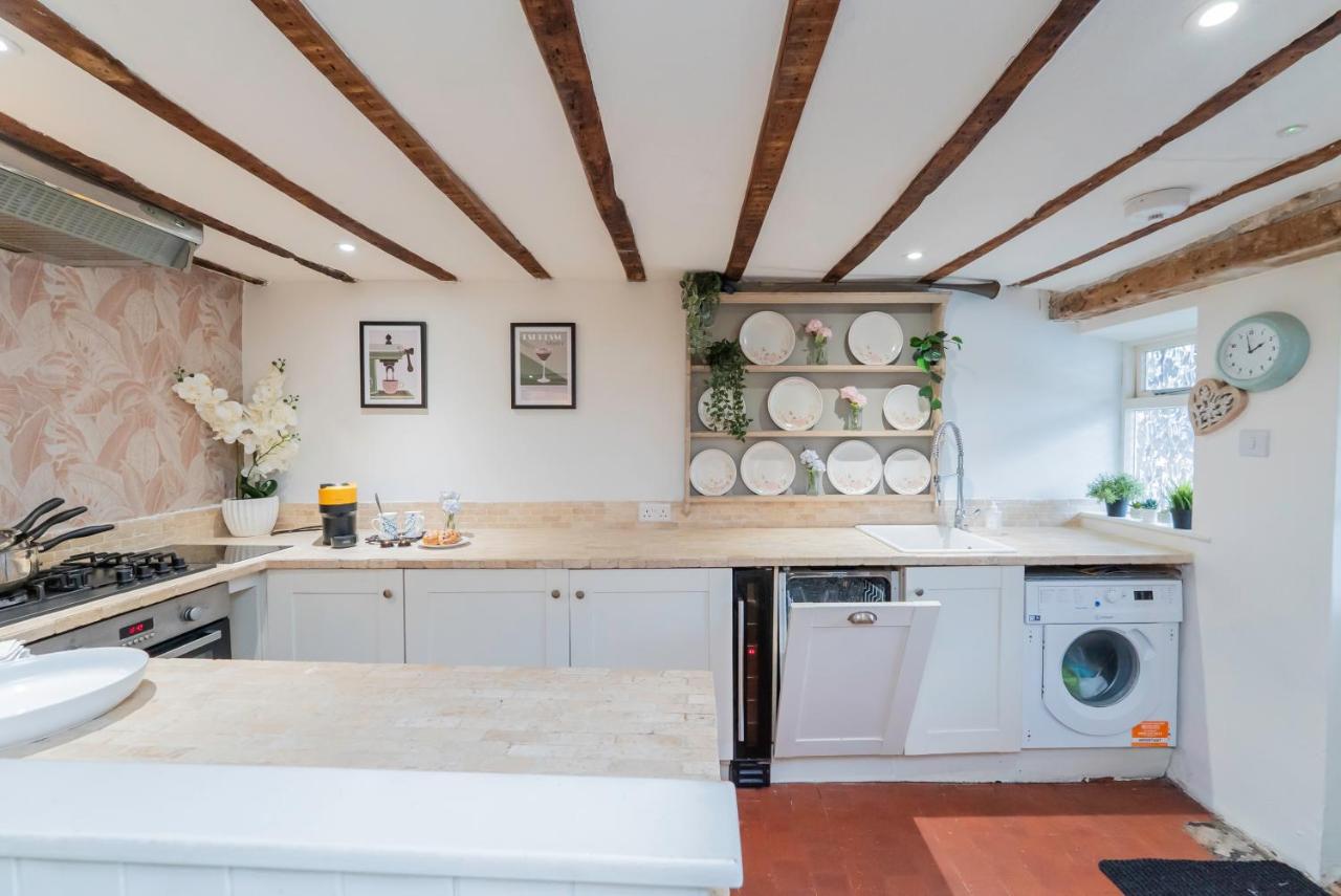 Heron Stays Bath- Historic Pub Retreat, 4 Spacious Bedrooms, Original Beams, Parking, Sleeps 9, 3 Miles to Bath Central - 3