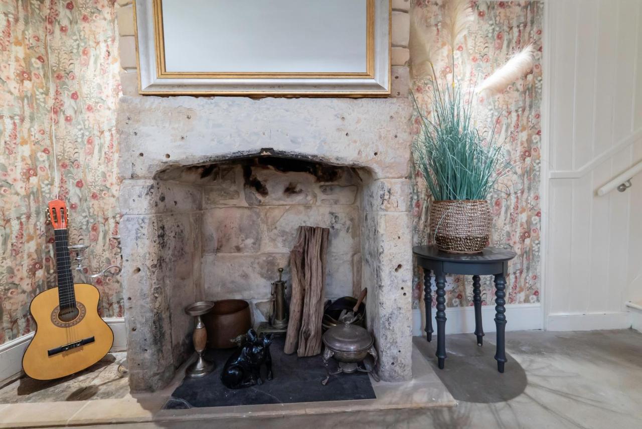 Heron Stays Bath- Historic Pub Retreat, 4 Spacious Bedrooms, Original Beams, Parking, Sleeps 9, 3 Miles to Bath Central - 4