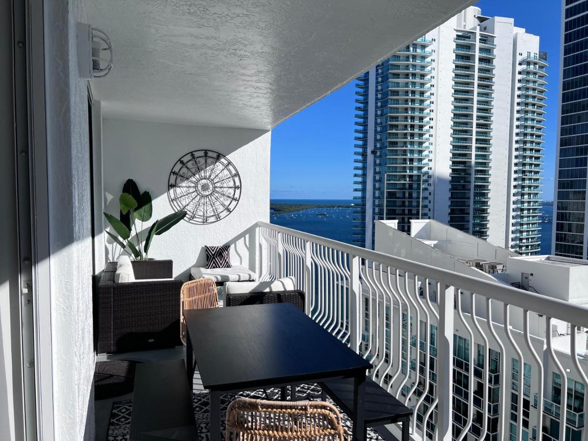 Brickell Best Balcony - 32nd Floor - Luxe Waterfront & City Views - Amazing Furnished Balcony - Walk-Water-WiFi - 2
