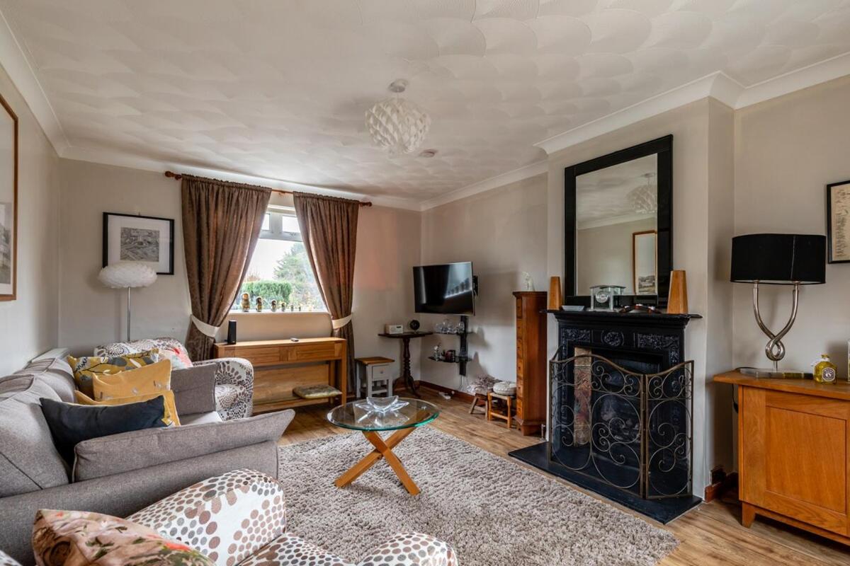 Easter Grove - 3-Bed House with Garden & Parking - 15 min to Bath Centre - 2