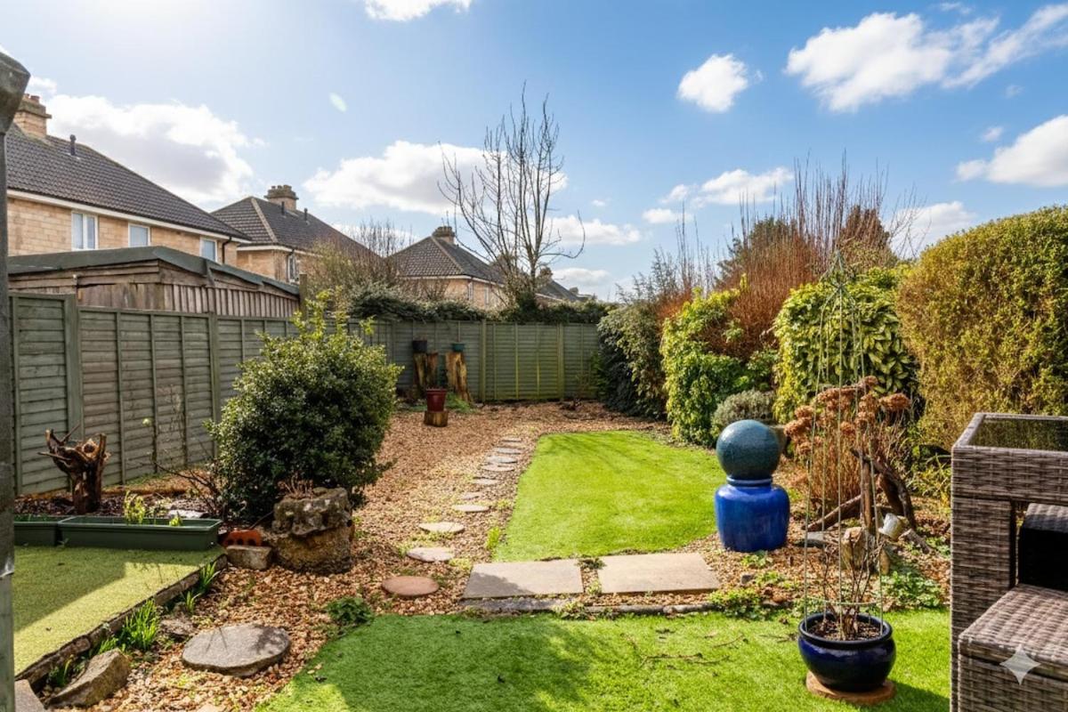 Easter Grove - 3-Bed House with Garden & Parking - 15 min to Bath Centre - 3