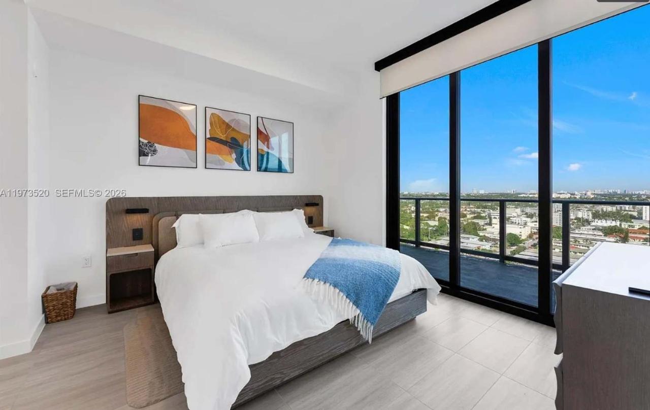 Luxury Corner Condo with Panoramic Ocean Views - 4