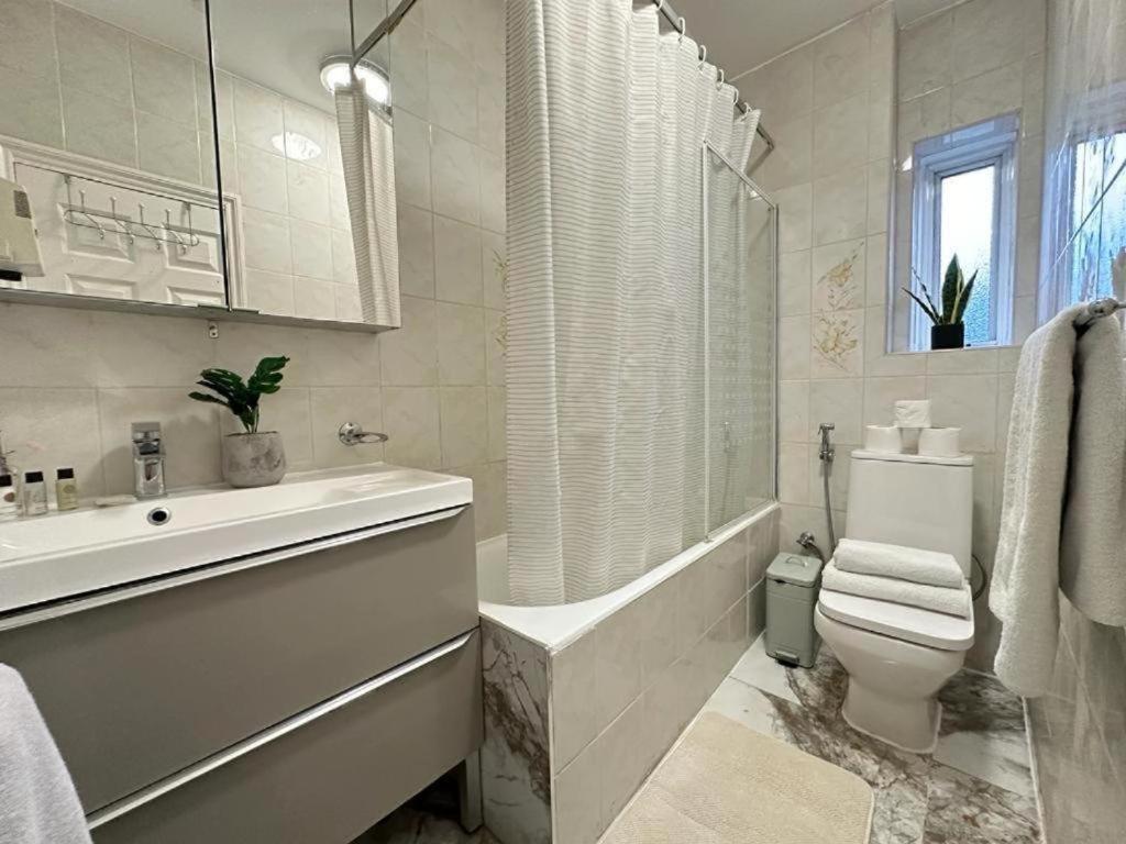 Marble Arch Family Three bedroom Apartment - 3