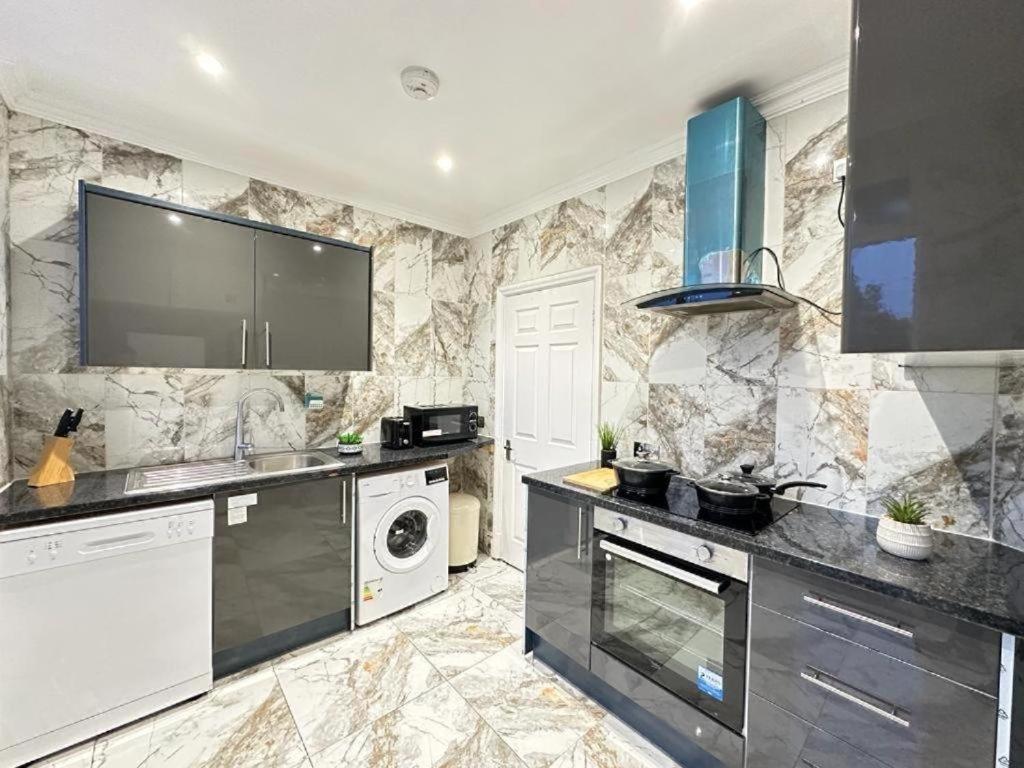 Marble Arch Family Three bedroom Apartment - 4
