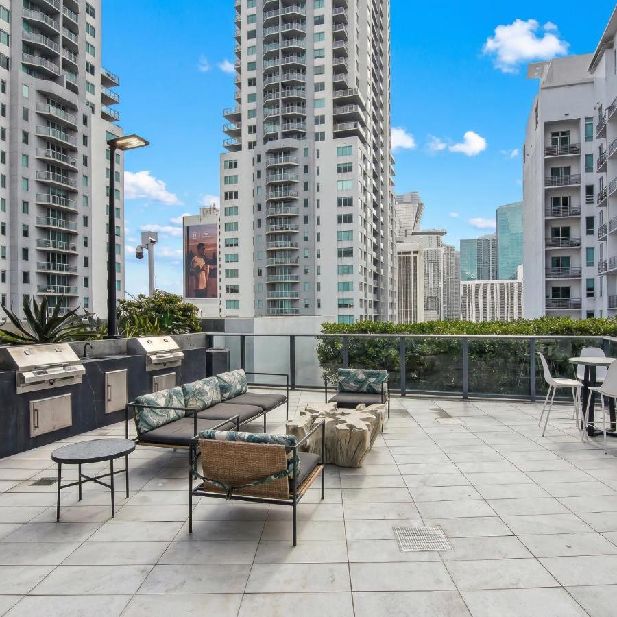 Luxury High Rise Downtown Miami Pool and Gym - 5