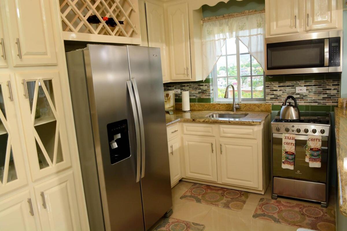 Winter Escape with Seaview - Private Balcony & Fast WiFi - 2