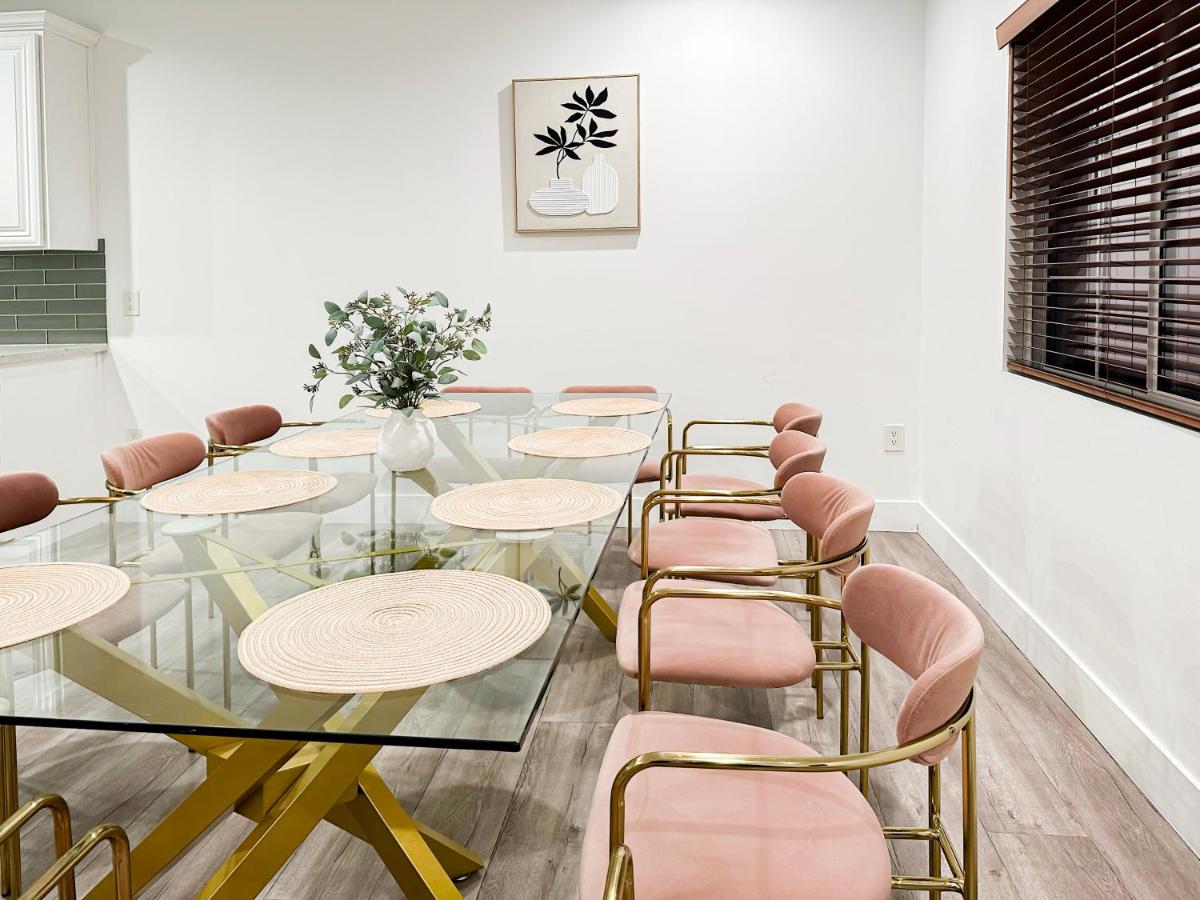 Modern 5-bedroom House FREE parking - 4