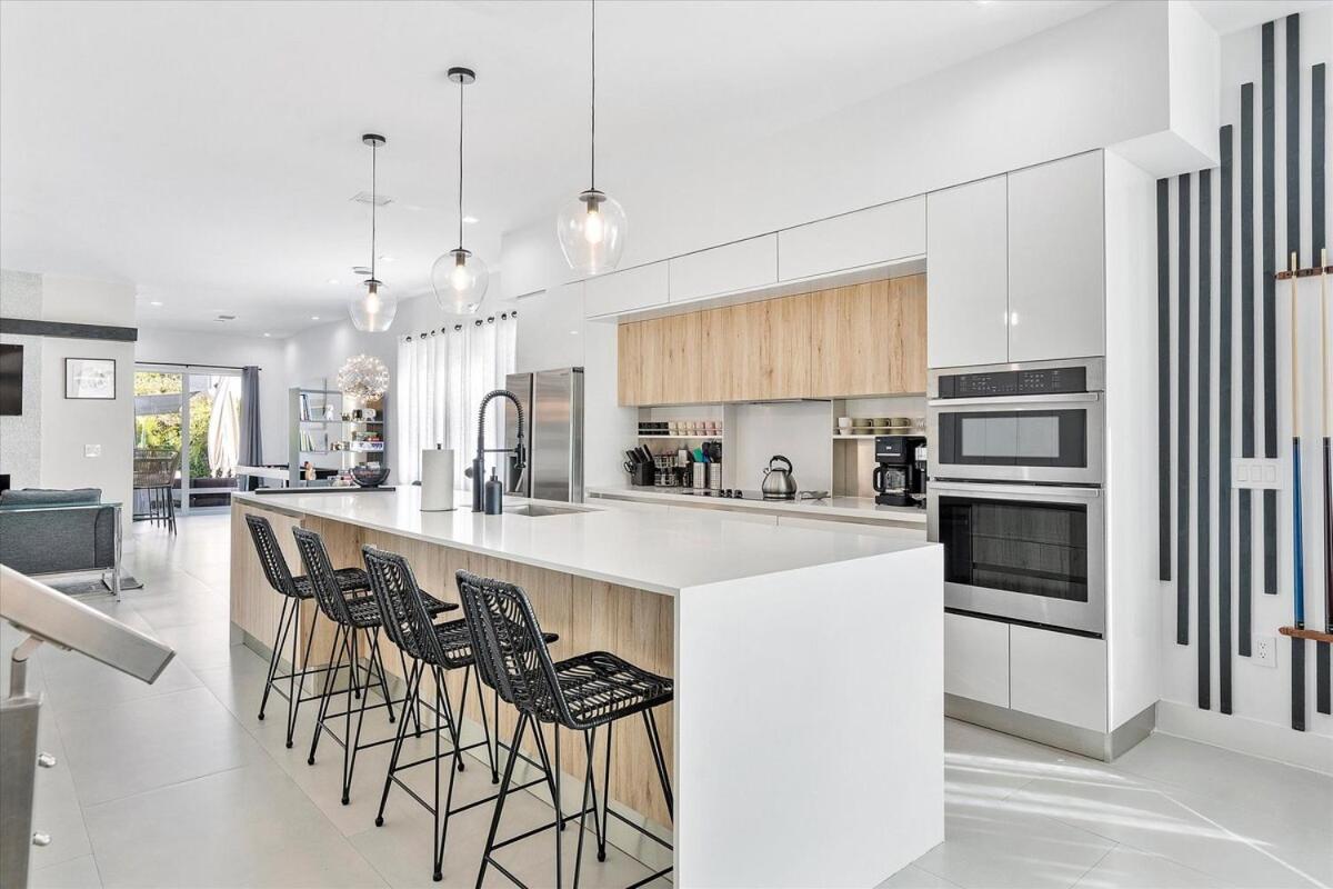 Miami Luxury 4BR Oasis with Private Pool, Outdoor Kitchen & Patio - 4