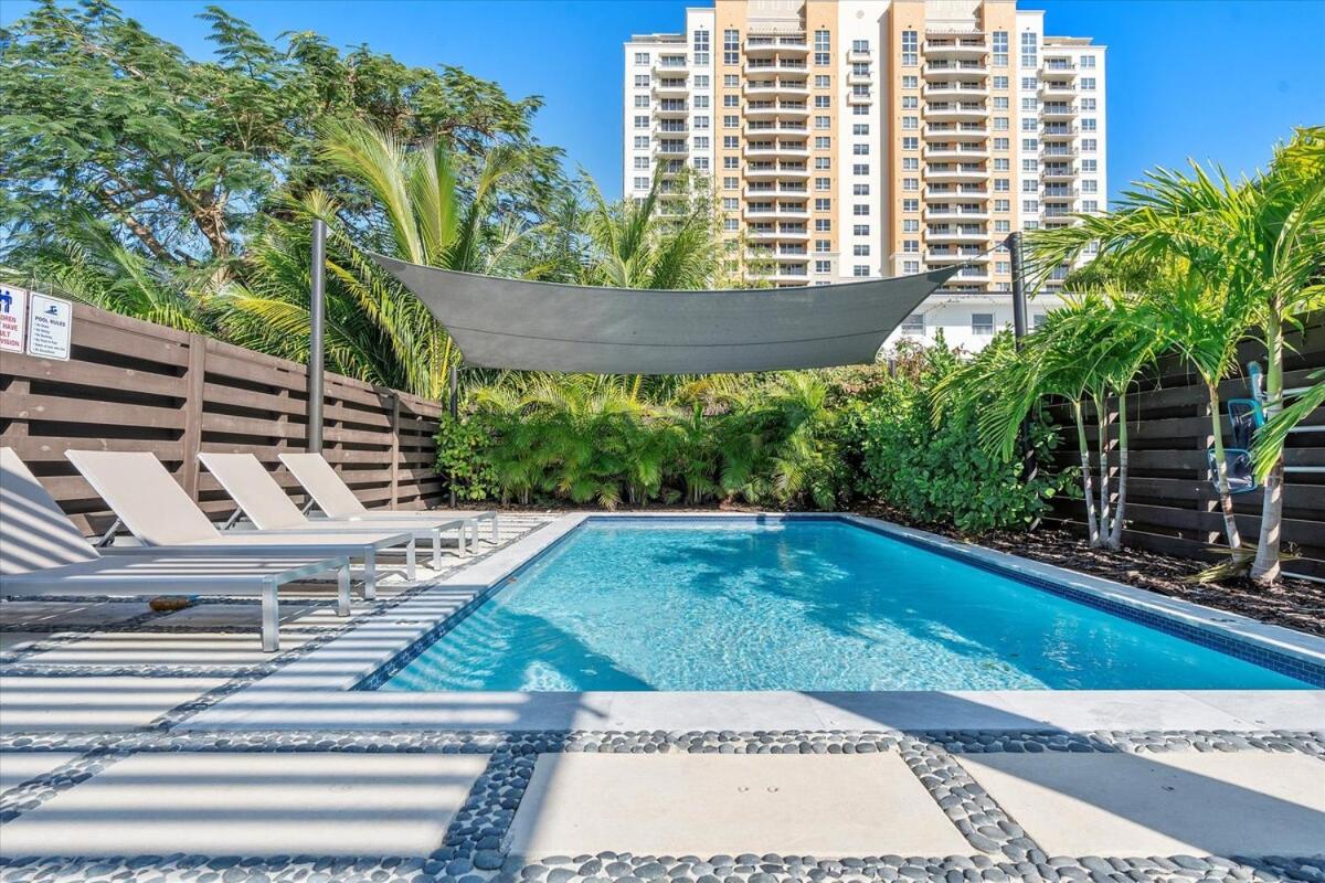 Miami Luxury 4BR Oasis with Private Pool, Outdoor Kitchen & Patio - 2