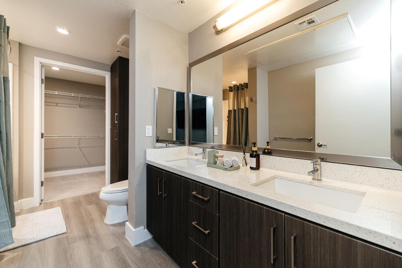 Luxury Hotel style 2 bedroom Pool Gym Parking - 3