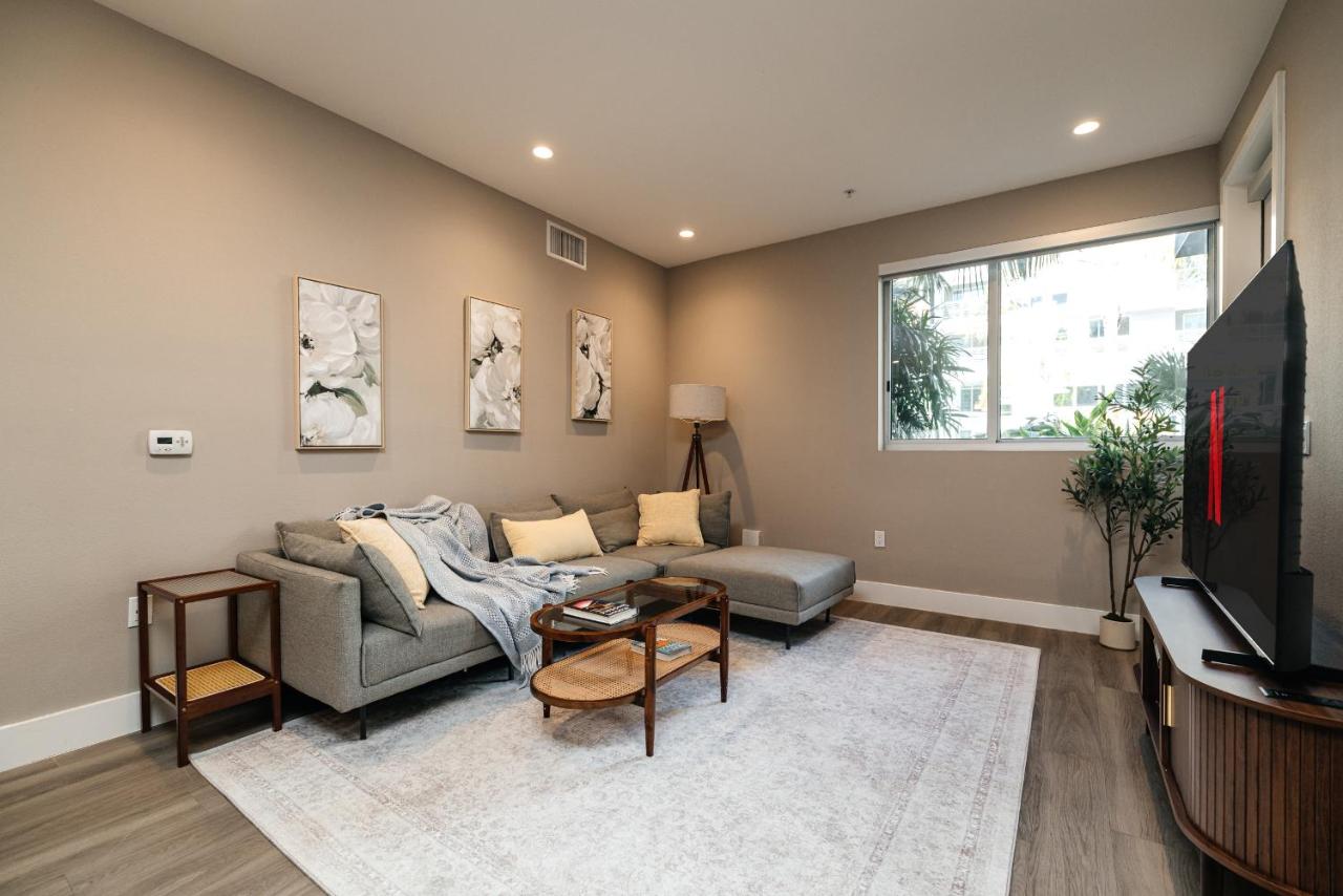 Luxury Hotel style 2 bedroom Pool Gym Parking - 5