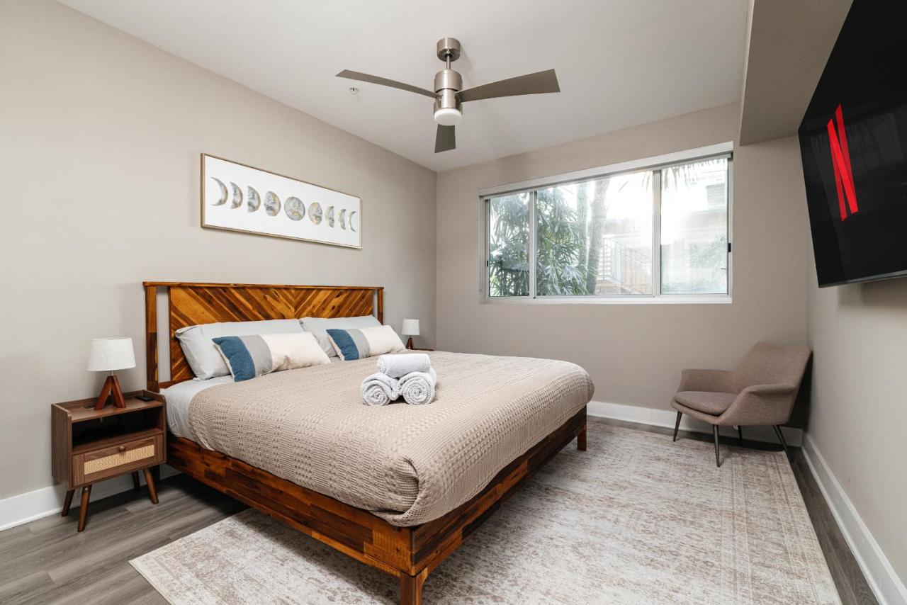 Luxury Hotel style 2 bedroom Pool Gym Parking - 2