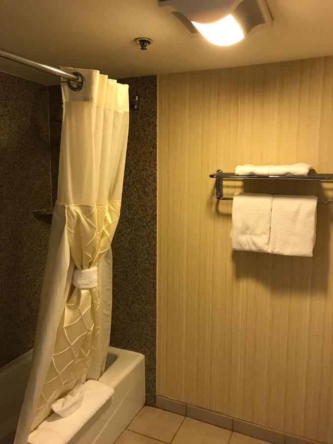 Oak Tree Inn — photo 3