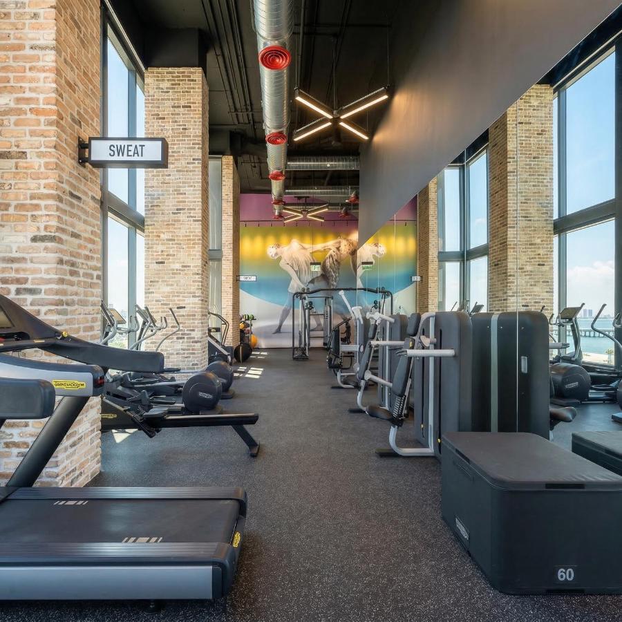 Luxury Downtown Miami Apartment Pool and Gym - 3