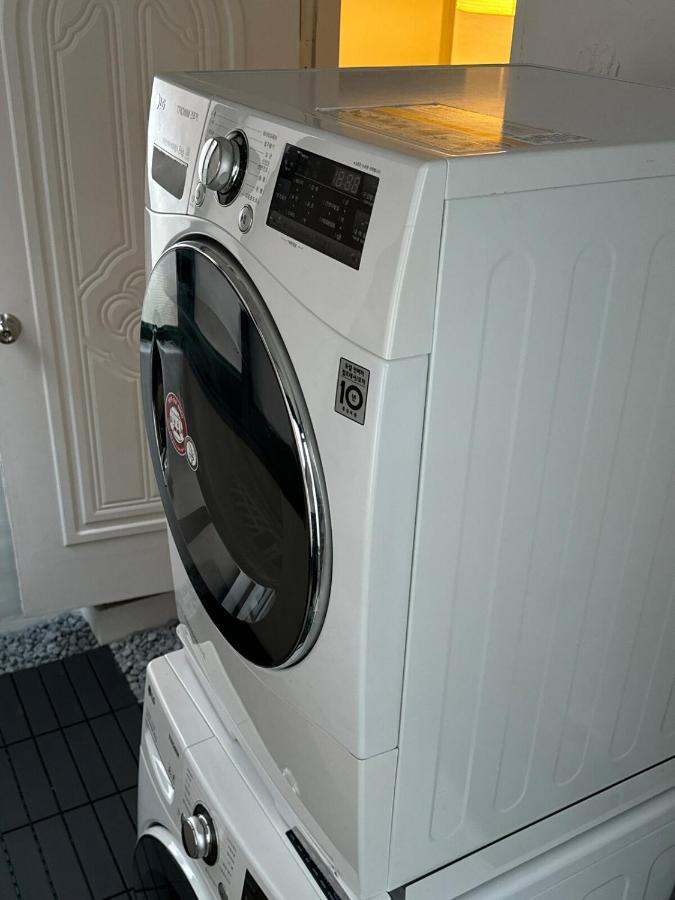 New Open 7-min walk from DMC Station, Airport Railroad direct line, Hongdae Entrance Station 1 stop, 3 bedrooms, 1 bathroom - 4