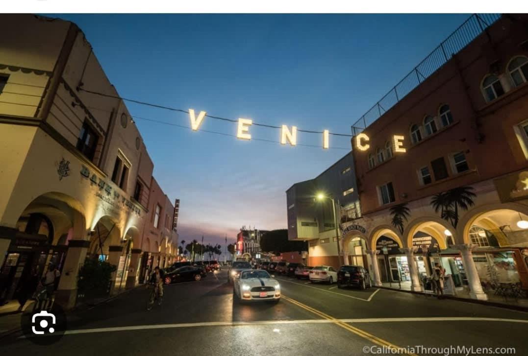 Bright Coastal Apartment Next to Santa Monica Pier - 2