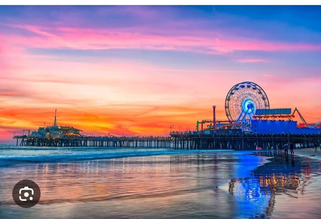 Bright Coastal Apartment Next to Santa Monica Pier - 4