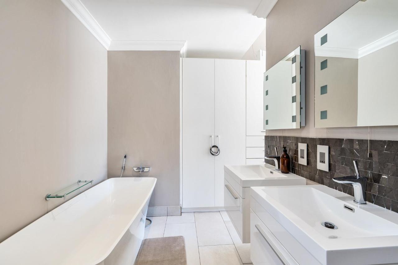 Sea Point Gem with Private Pool & Fireplace - 3