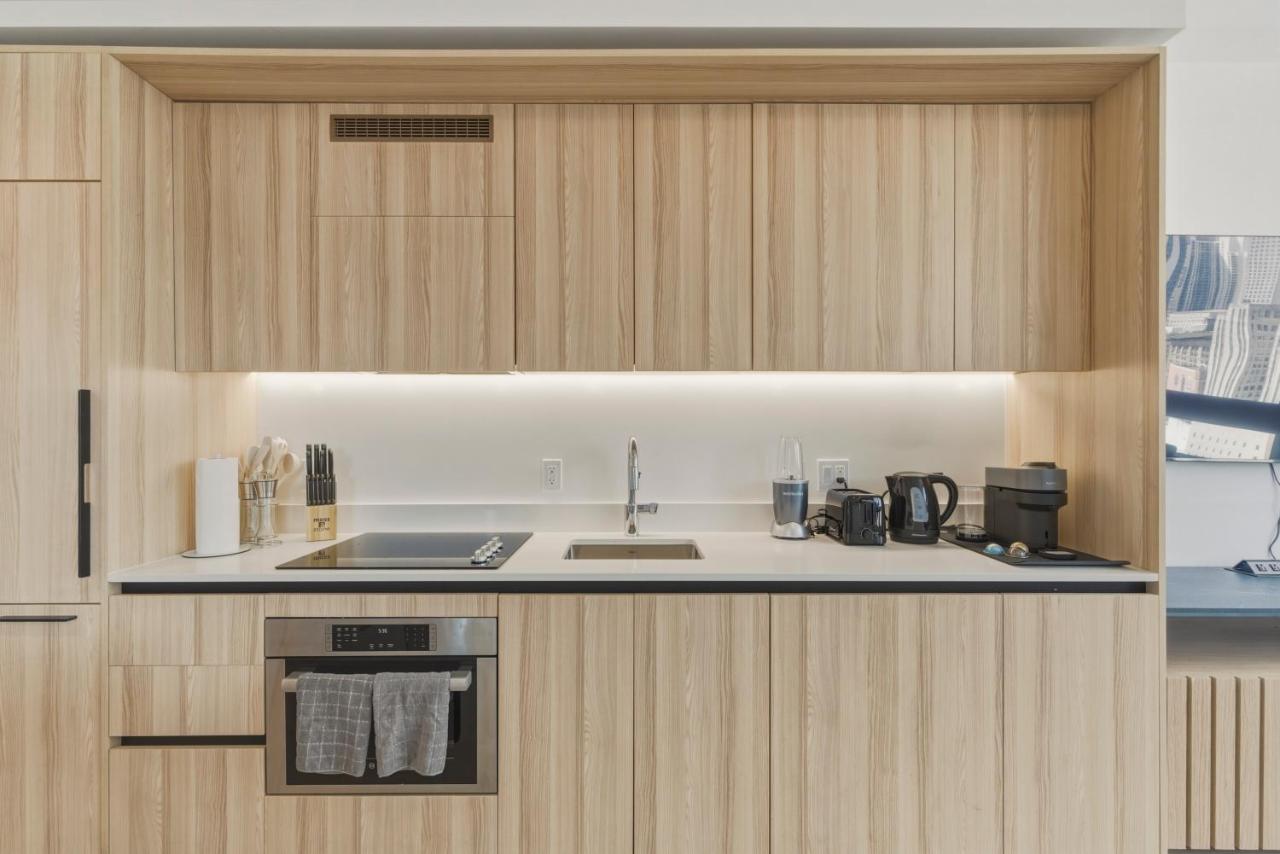 District 225 Miami - Rooftop Pool Gym & City Views - 3