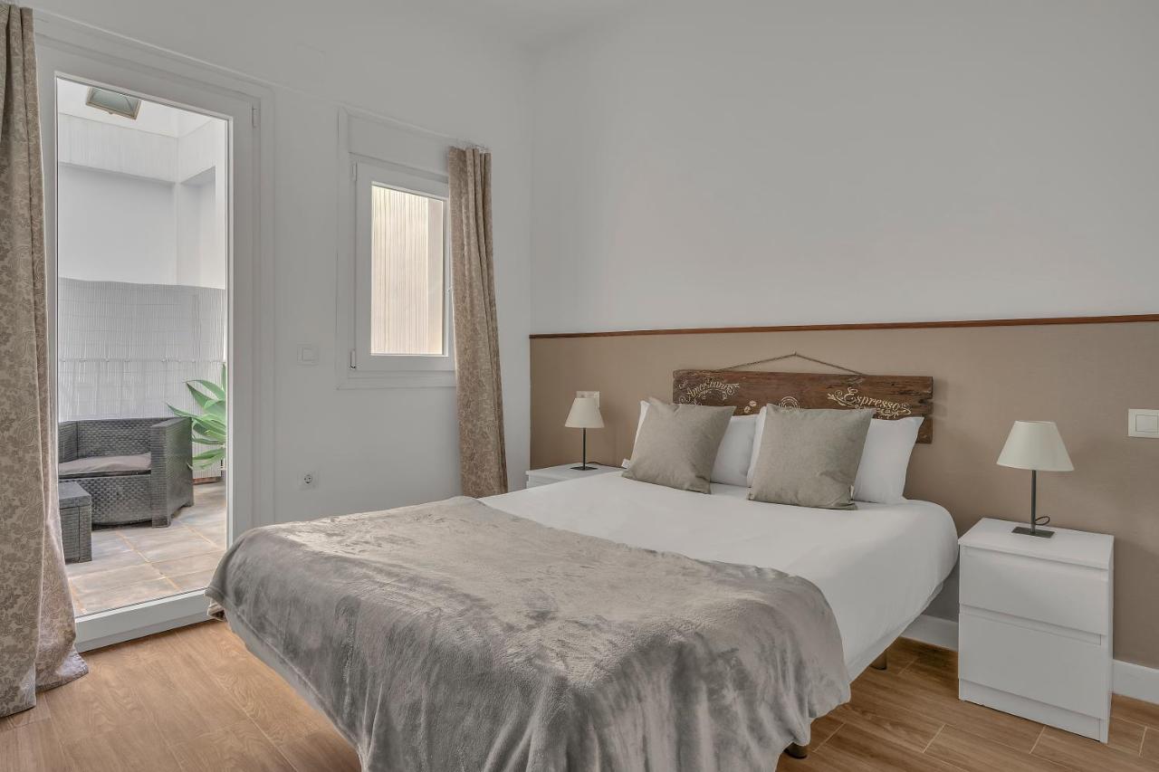 Charming Frontaura Patio by ELE Apartments - 2