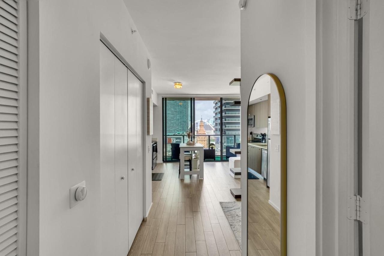 Azure Miami - Studio Apartment with Stunning City & Bay Views! - 2