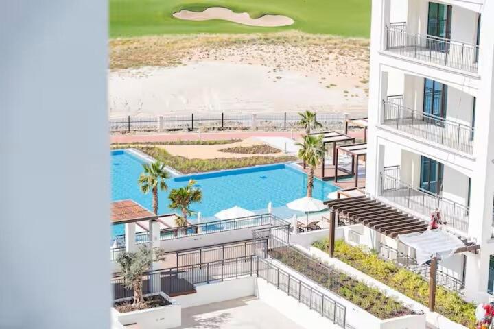 Premium 2BR Stay Yas Golf Collection Yas Island - 4