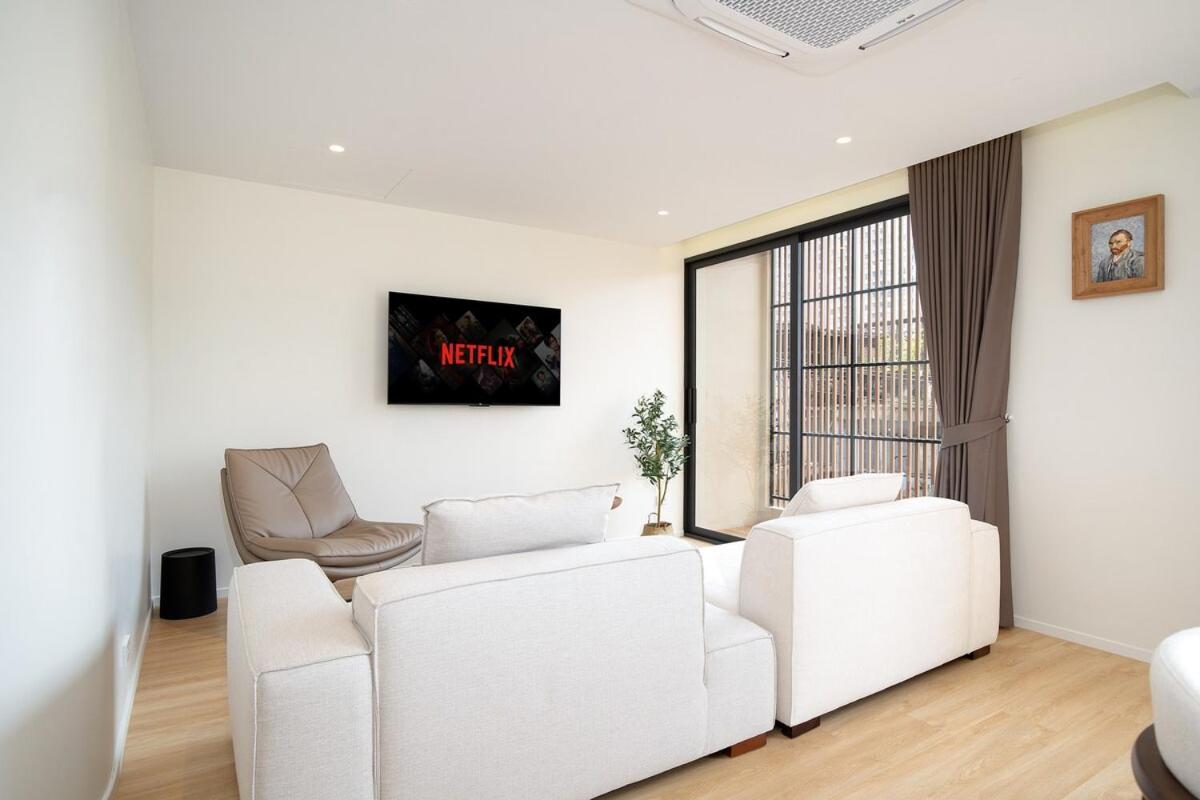 Spacious 3BR Apartment 650m from BTS Ekkamai - 2