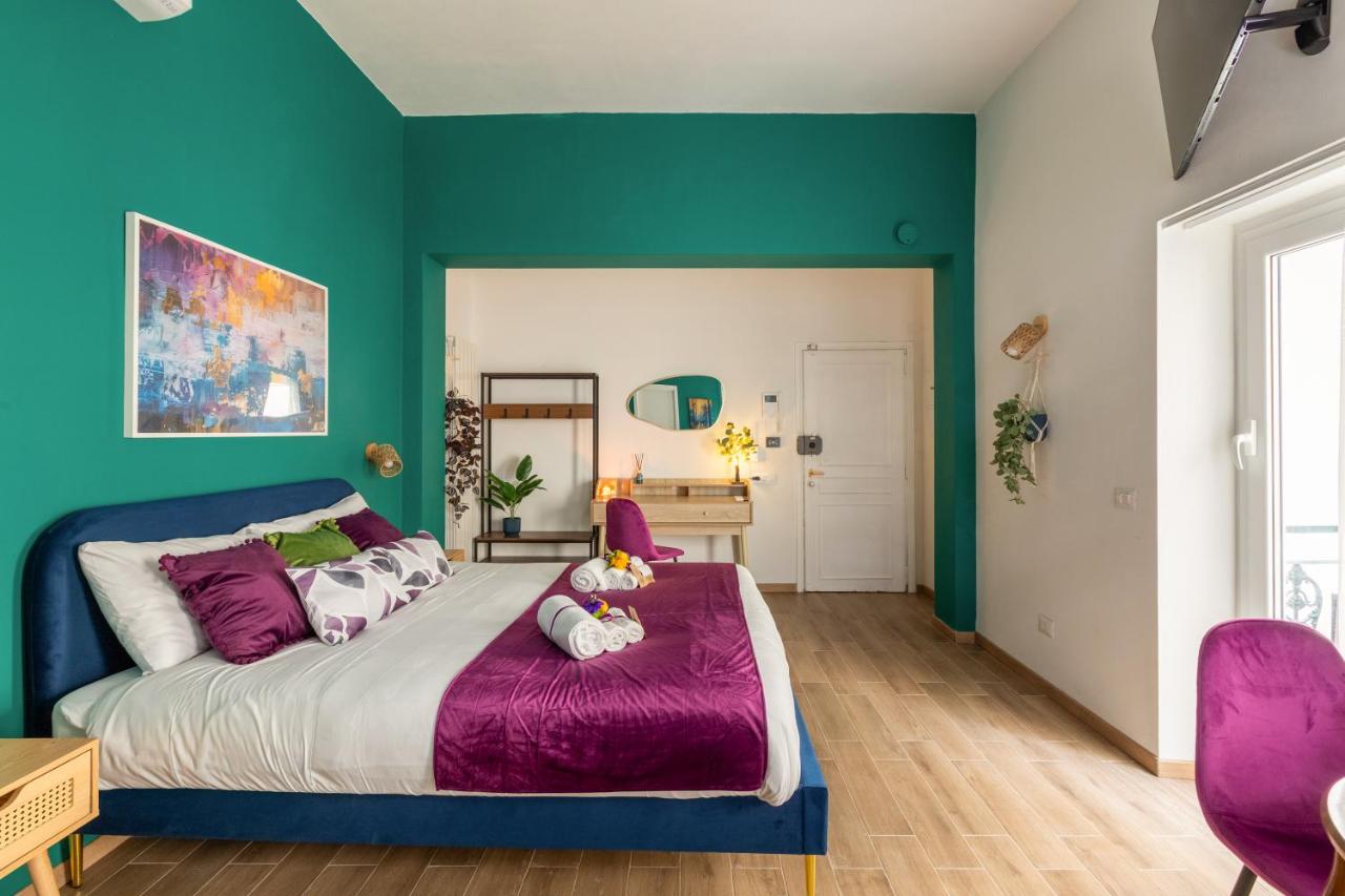 Historic Center Boho Apt - 5min Colosseum, 300m to Metro, A-C - 2