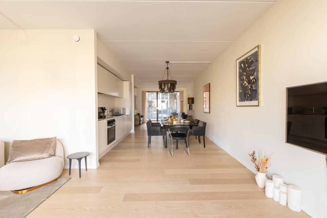 Bright & Airy Canal-Side Retreat for 6 - 3