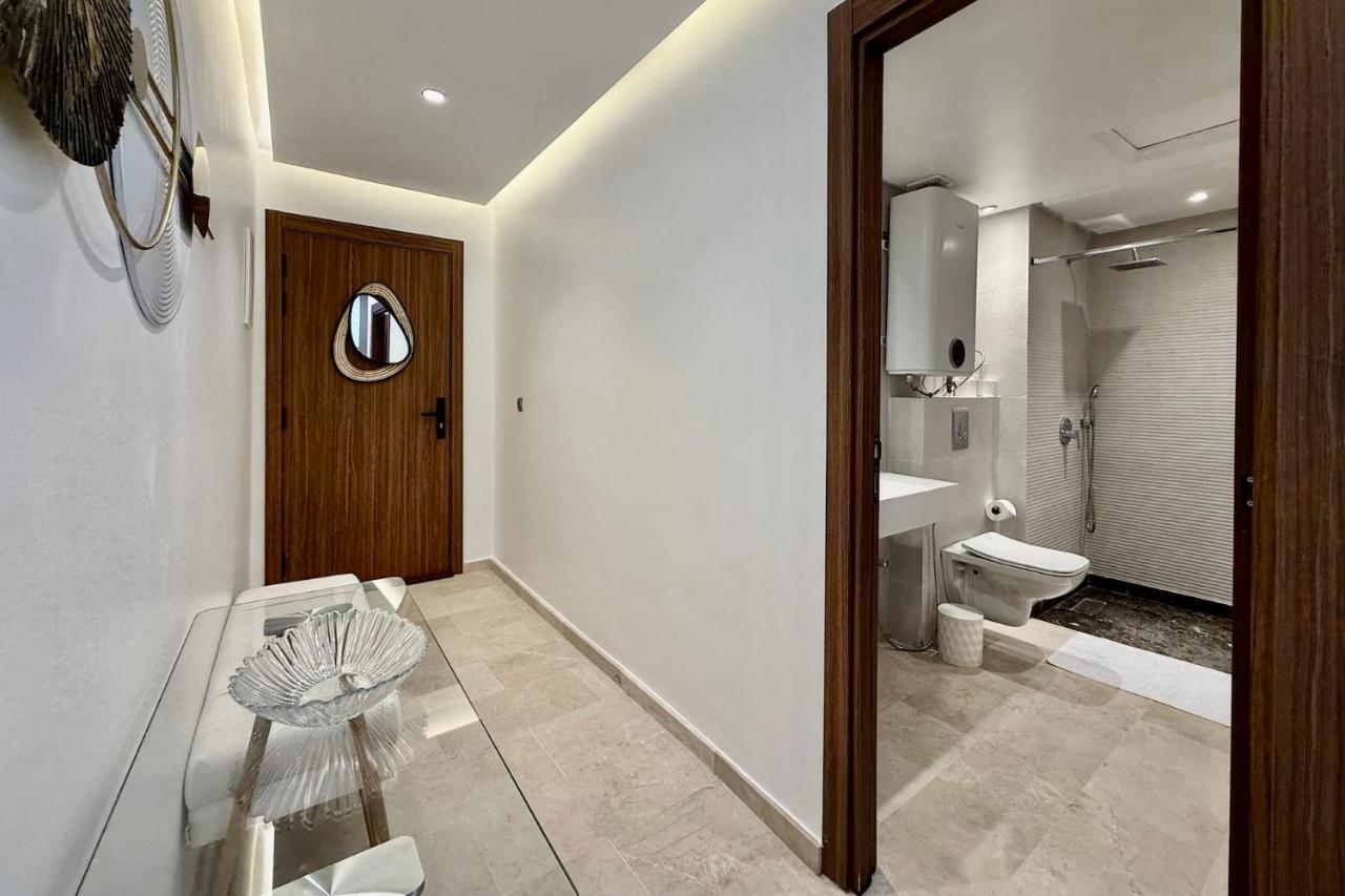 Central Gueliz 1BR with Balcony Wi-Fi & AC - 3