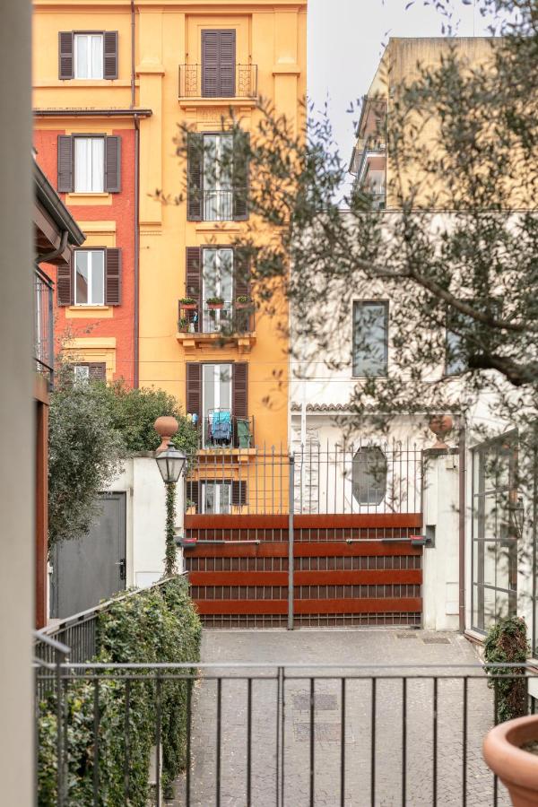 Bob W Rome San Lorenzo - 3