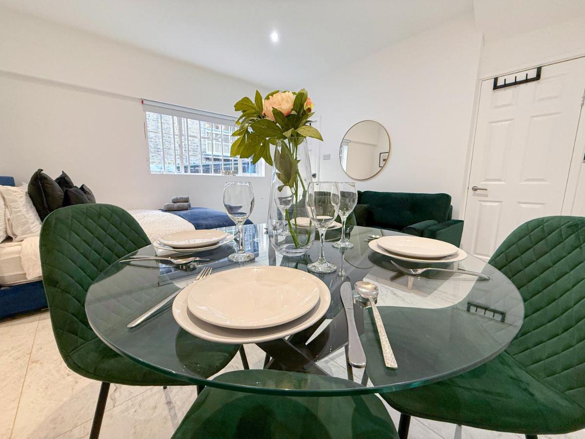 Modern Studio flats with Free Wi-Fi, washer & dryer near Kings Cross, St Pancras & Euston by NourNest Apartments - 3