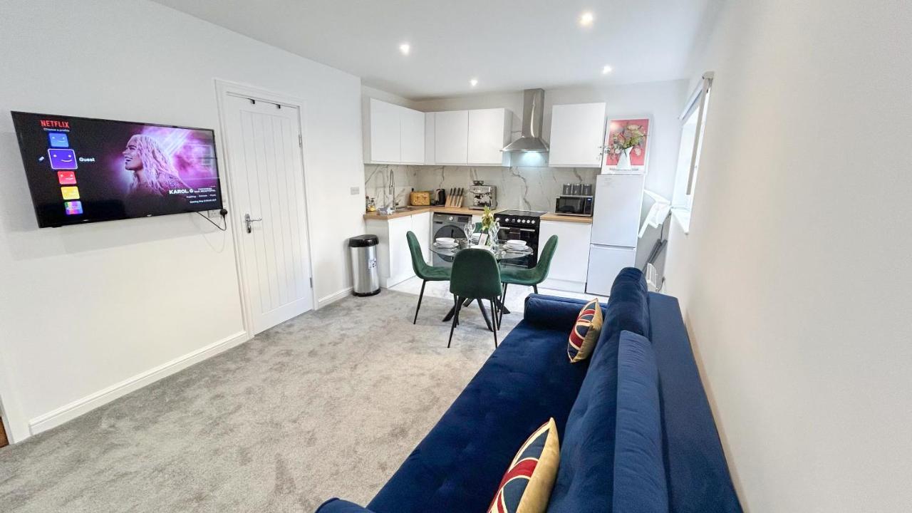 Modern Studio flats with Free Wi-Fi, washer & dryer near Kings Cross, St Pancras & Euston by NourNest Apartments - 4
