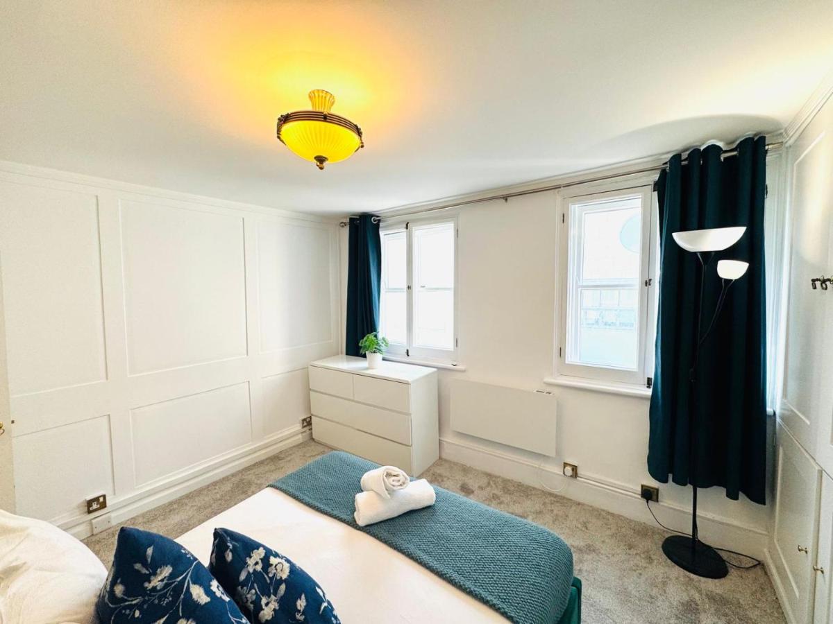 Russel Street Apartment - 3