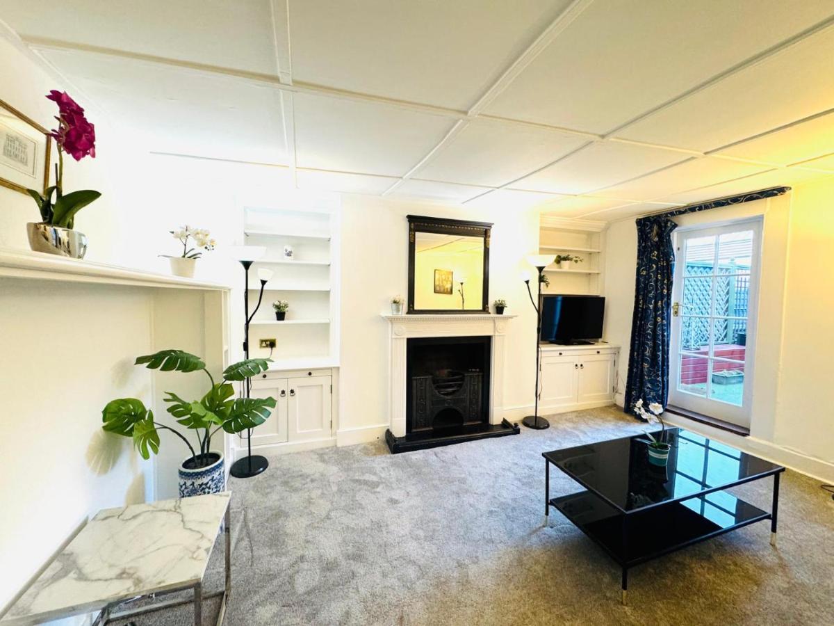 Russel Street Apartment - 5