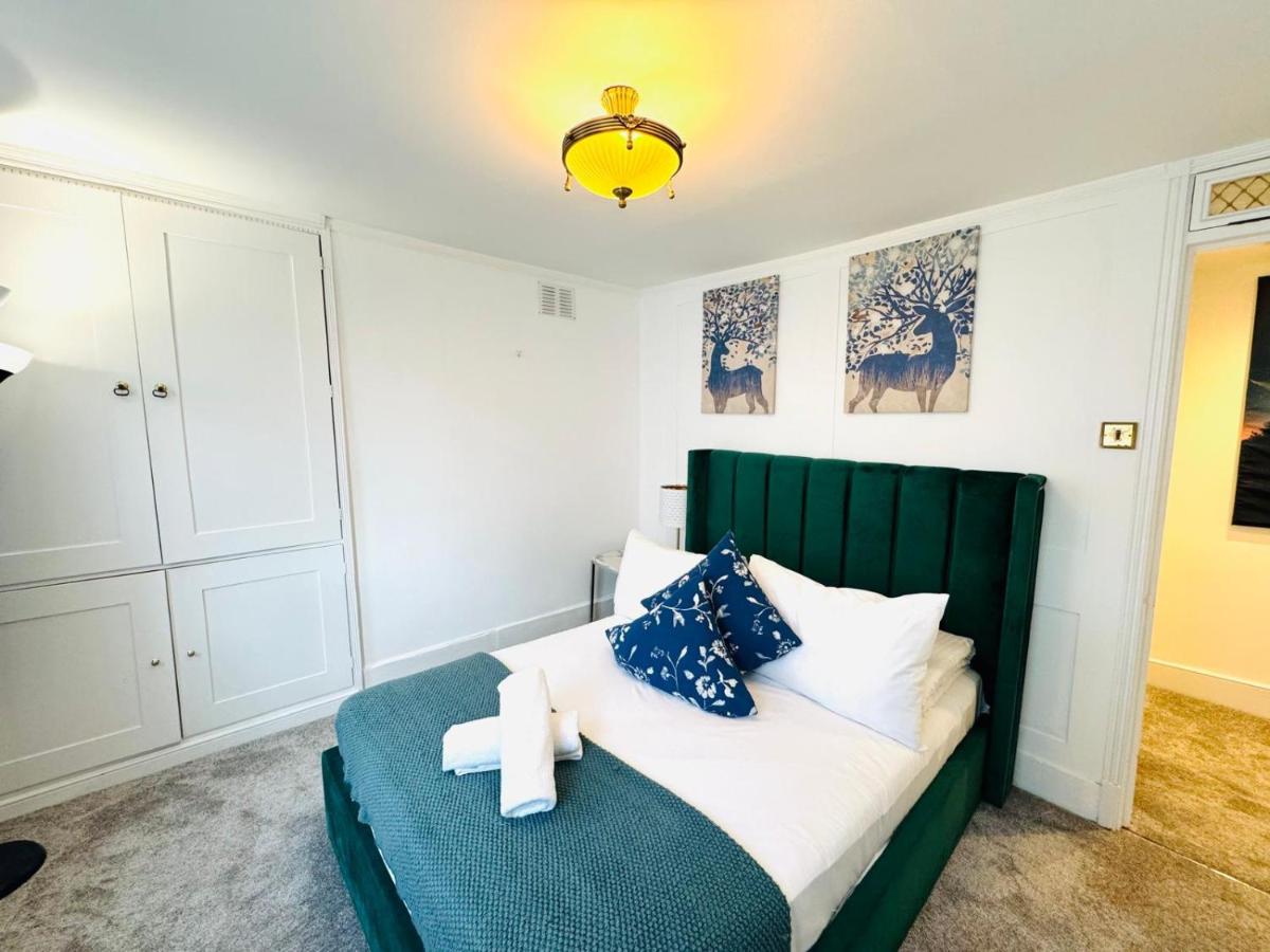 Russel Street Apartment - 2