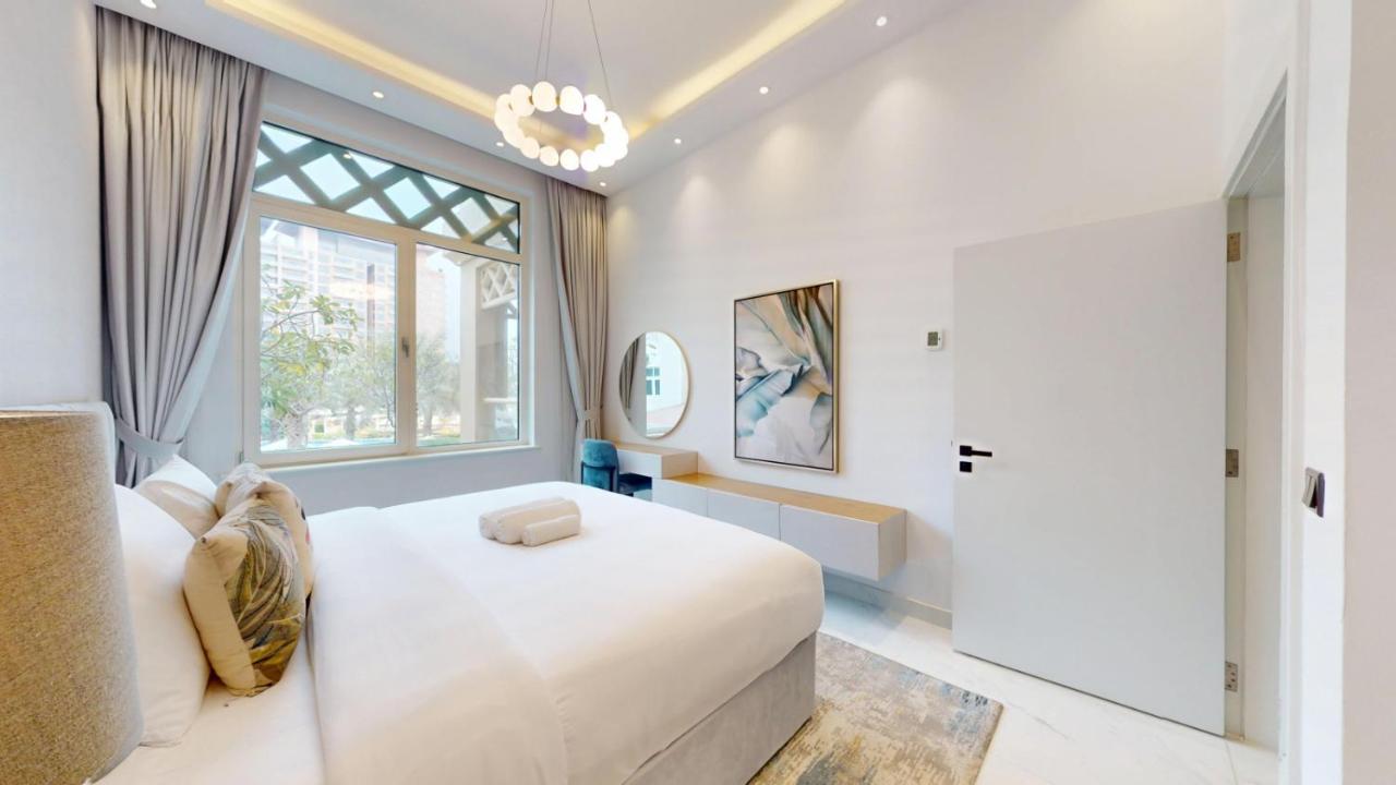 Vacationer Holiday Homes l Chic Two Bed l Sea Views on the Palm - 2