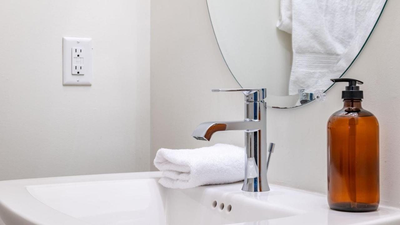 Hart Suite Buyout 7 by AvantStay Two Nashville Town Houses w Stunning Amenities Design - 4