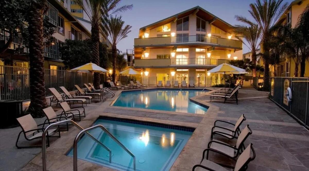 Signature Marina Stay Water View Pool Gym - 4