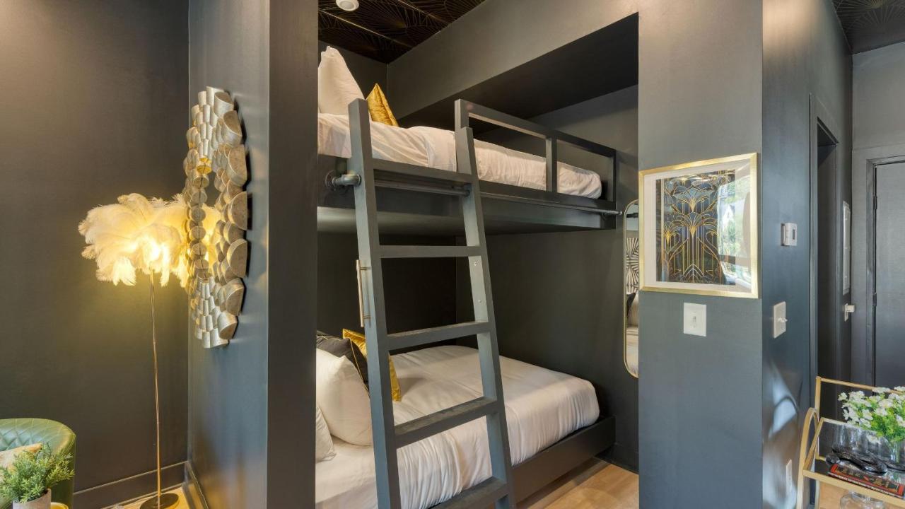 Sleeps 16 2 Homes Next Door Walk to Dining Music Lischey Loft The Bloom House by AvantStay - 4